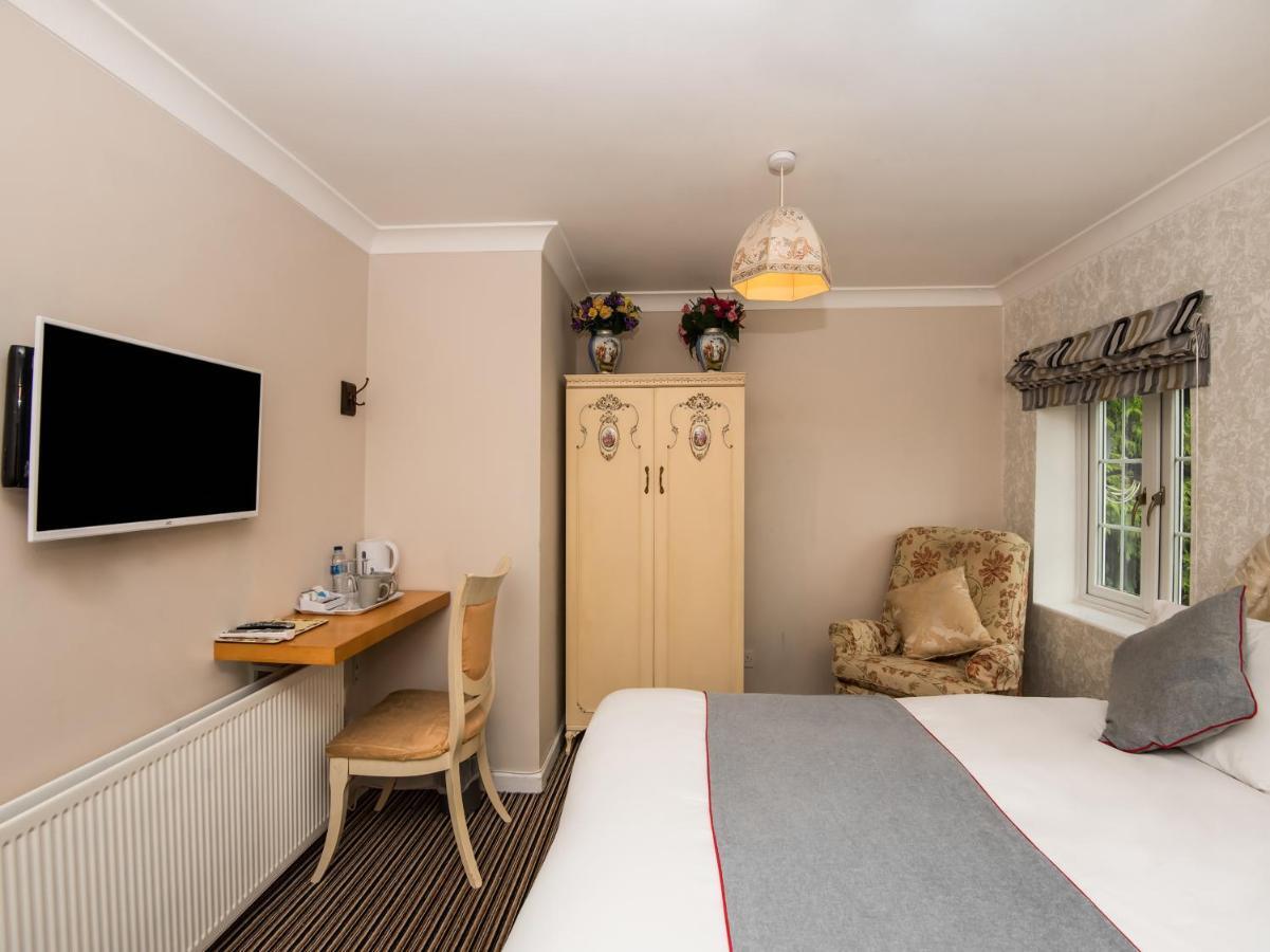 OYO Vale Lodge Windsor Extérieur photo